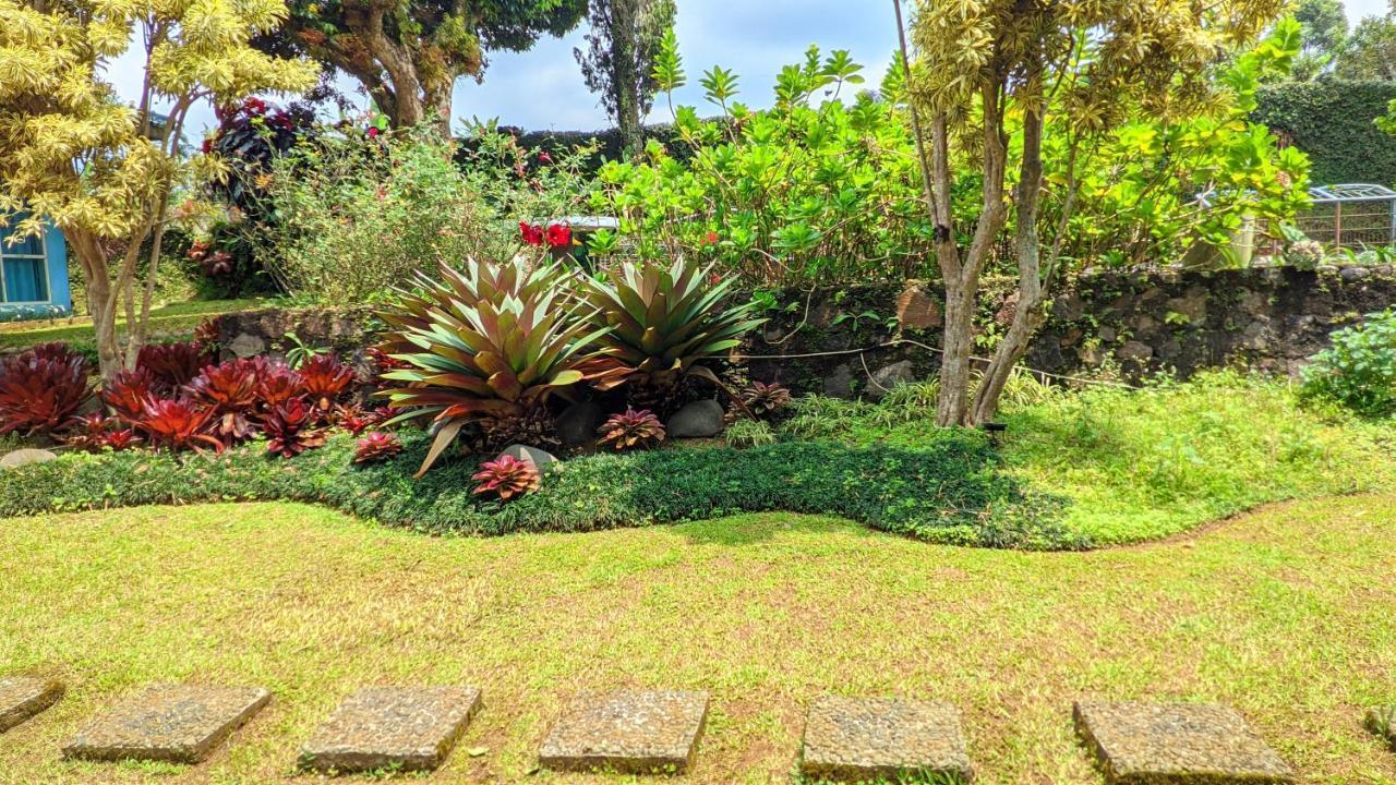 Garden Villas Cipanas Sindanglaya Ngoại thất bức ảnh